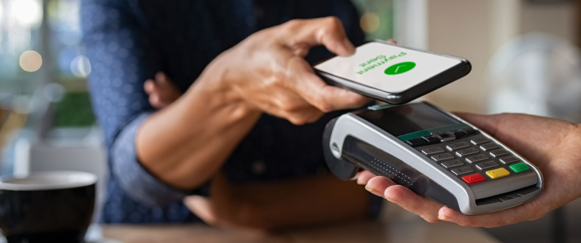 Hero_ContactlessPayment